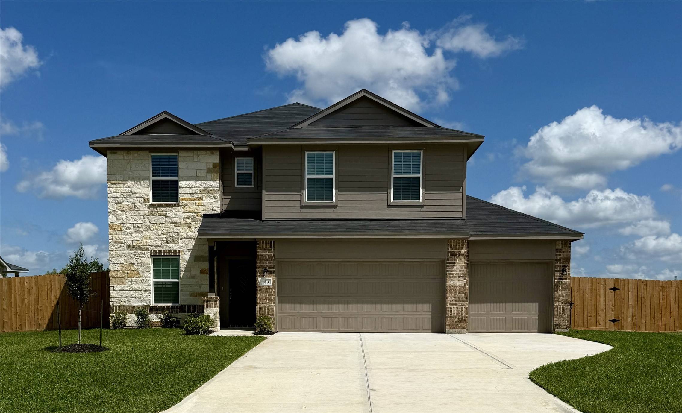 413 Twin Lakes BLVD, West Columbia, TX 77486