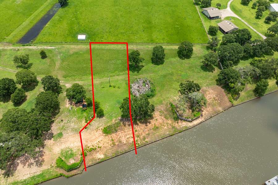 2 County Road 344, Sweeny, TX 77480