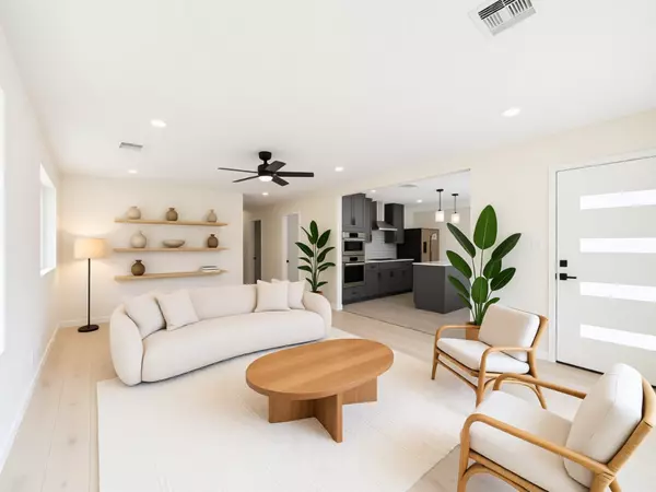 5025 De Milo DR, Houston, TX 77092