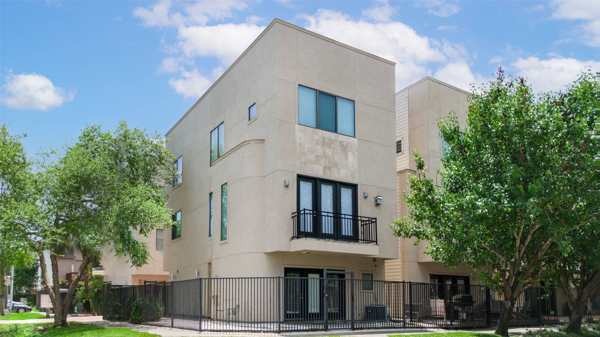 731 Reinerman ST, Houston, TX 77007