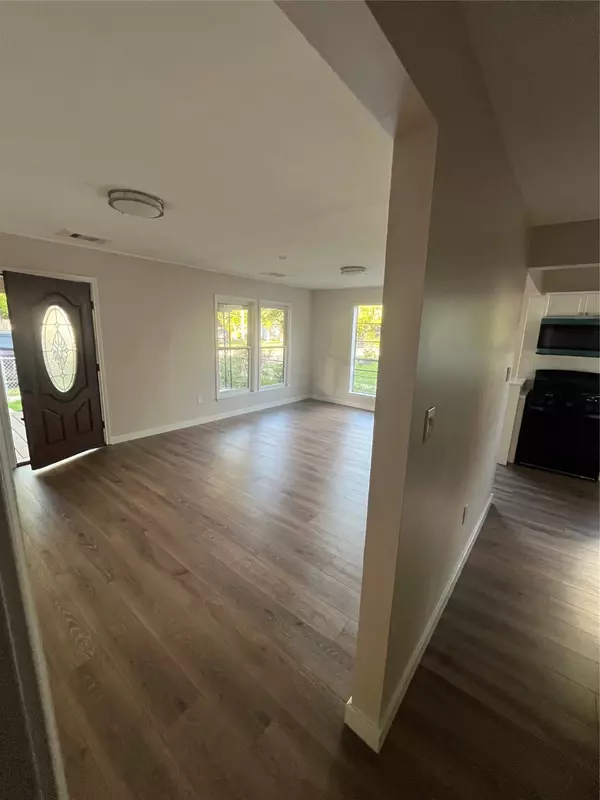 222 E Adoue ST, Baytown, TX 77520
