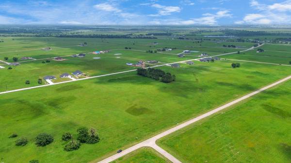 572 Quarter Horse TRL, Angleton, TX 77515