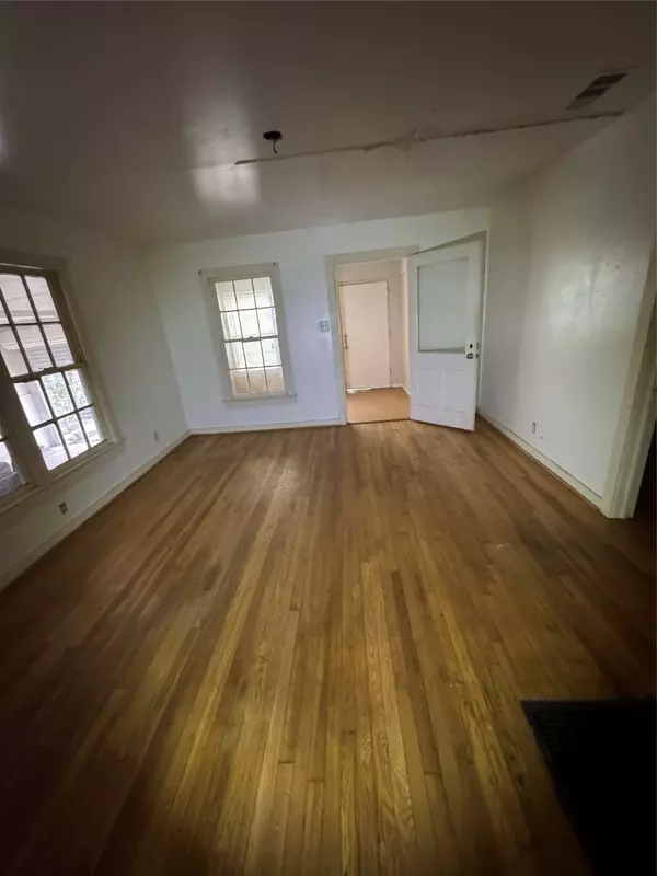 Houston, TX 77022,205 Caplin ST