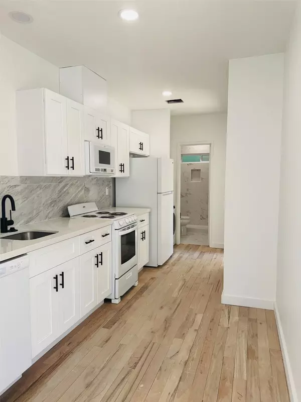 Houston, TX 77019,1235 W Gray ST #3