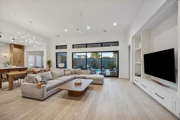 Houston, TX 77055,6422 Schiller ST