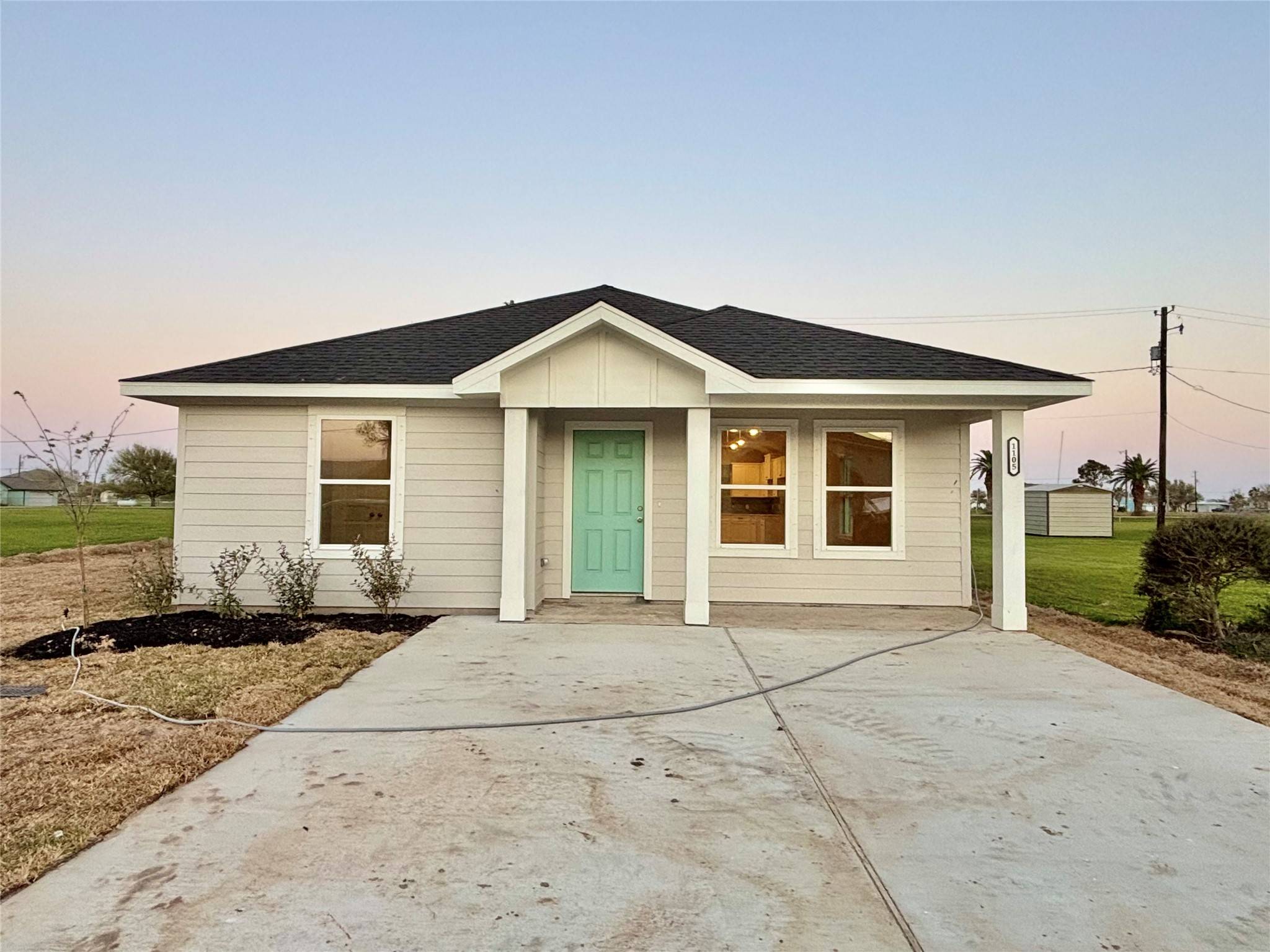 1105 W Bayshore DR, Palacios, TX 77465