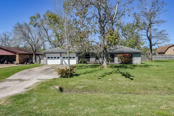 57 E Candlewood,  Lake Jackson,  TX 77566
