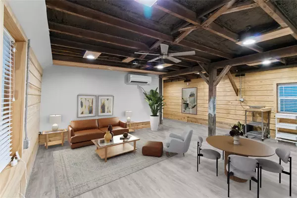 2603 Bernardo de Glavez Unit #B, Galveston, TX 77550
