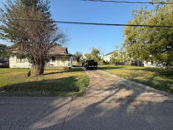 Houston, TX 77022,713 E 37th ST