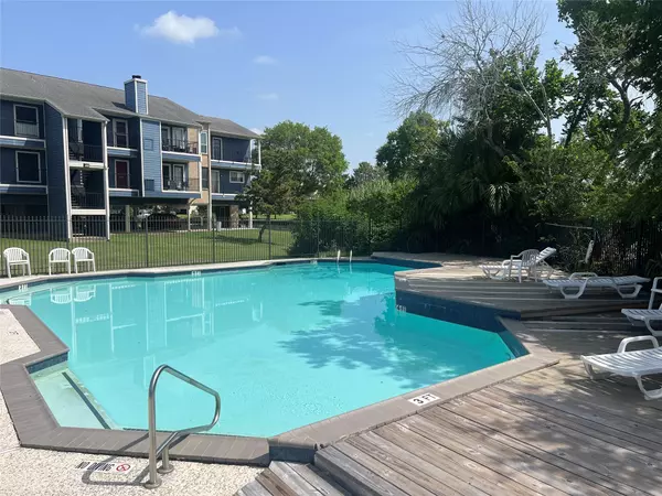 Webster, TX 77058,18617 Egret Bay BLVD #307