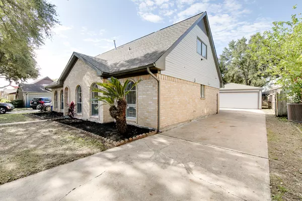 12018 Arrowhead Glen DR, Houston, TX 77071