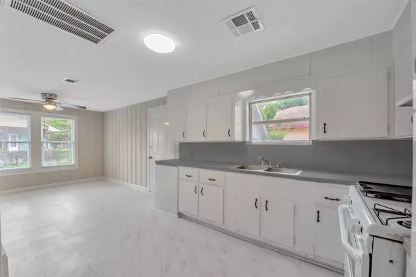 Baytown, TX 77520,503 E Hunnicutt st ST