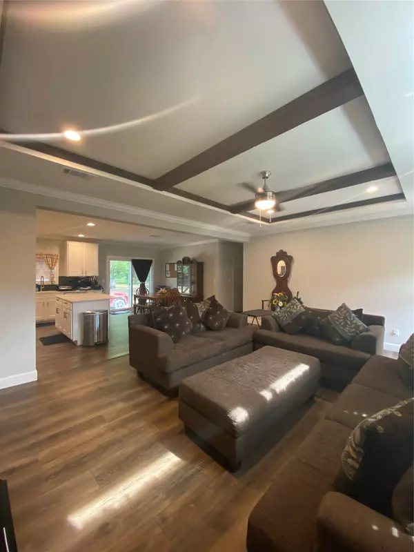 East Bernard, TX 77435,6109 County Road 225