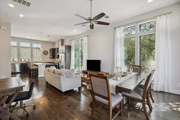 Houston, TX 77007,2102 Sabine ST