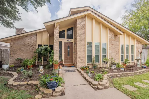 4957 Shadowbend DR, Corpus Christi, TX 78413