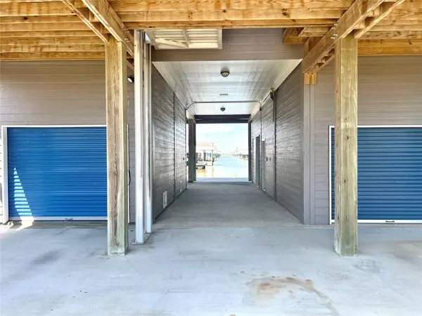 Crystal Beach, TX 77650,1721 Rainbow DR