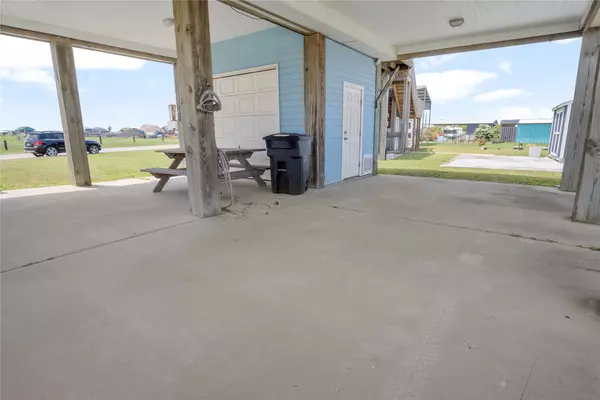 Crystal Beach, TX 77650,898 S Crystal Beach RD