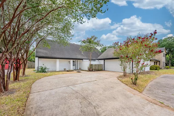 Houston, TX 77096,6215 Portal DR