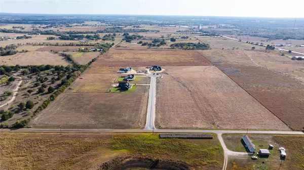 Schulenburg, TX 78956,102 Country View LN