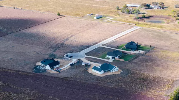 Schulenburg, TX 78956,102 Country View LN