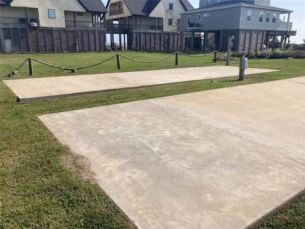 Crystal Beach, TX 77650,881 MEYNIG DR