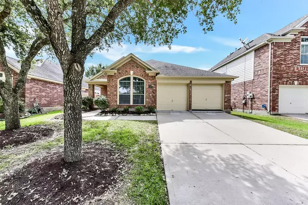 2024 Shore Breeze DR, Pearland, TX 77584