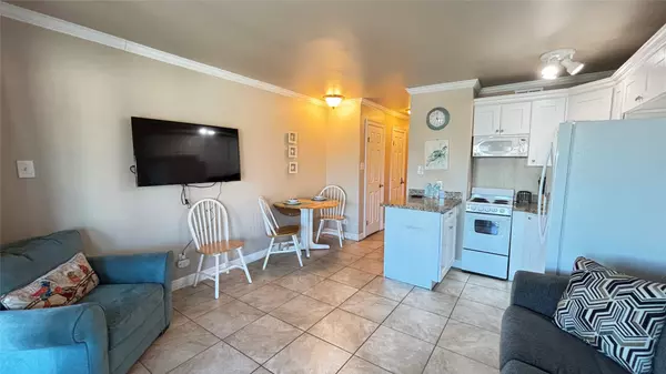 Galveston, TX 77551,6102 Seawall BLVD #145