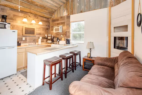 Somerville, TX 77879,272 Pine RD