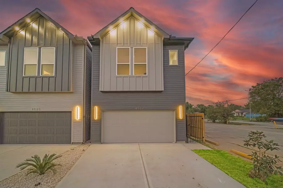 4527 Davenport ST, Houston, TX 77051
