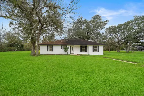 10219 Weldon Rd, Freeport, TX 77541