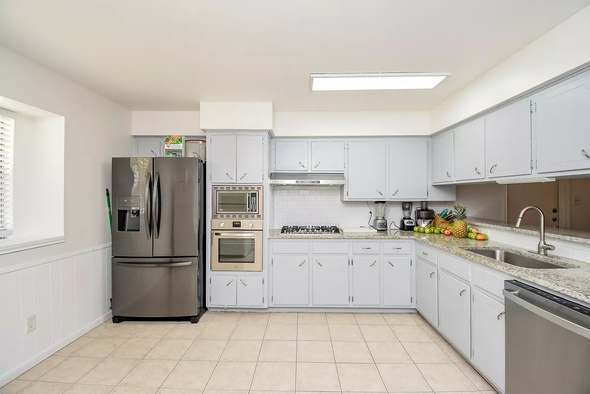 Houston, TX 77092,6002 De Milo DR