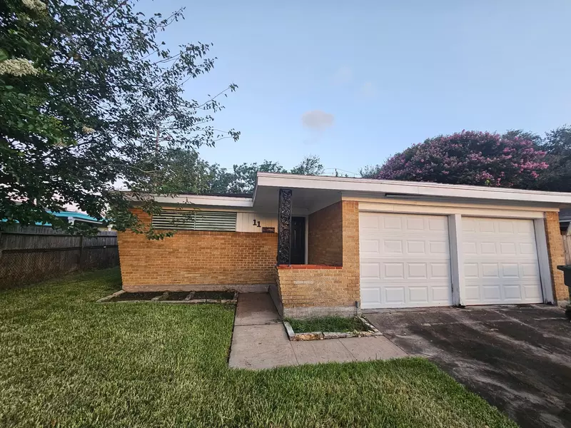 11 Manor WAY, Galveston, TX 77550