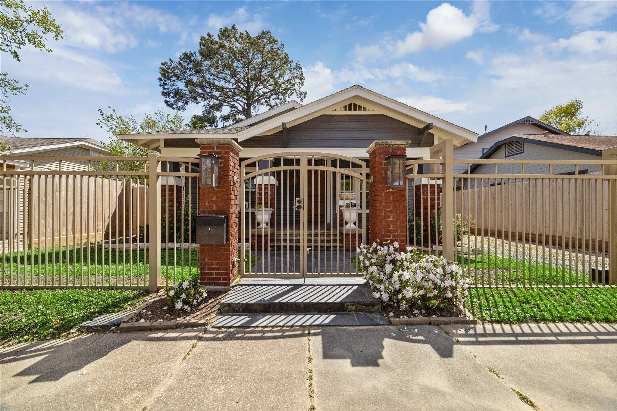 Houston, TX 77009,2615 White Oak DR