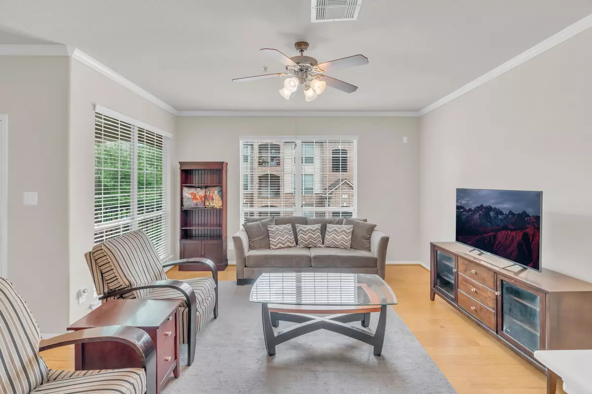 The Woodlands, TX 77382,6607 Lake Woodlands DR #322