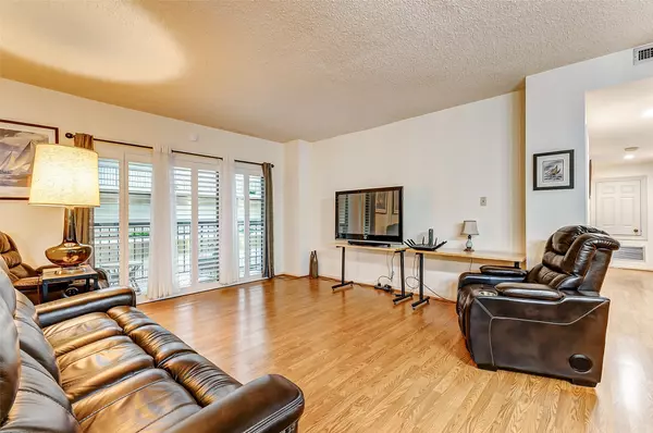 Houston, TX 77057,661 Bering DR #704