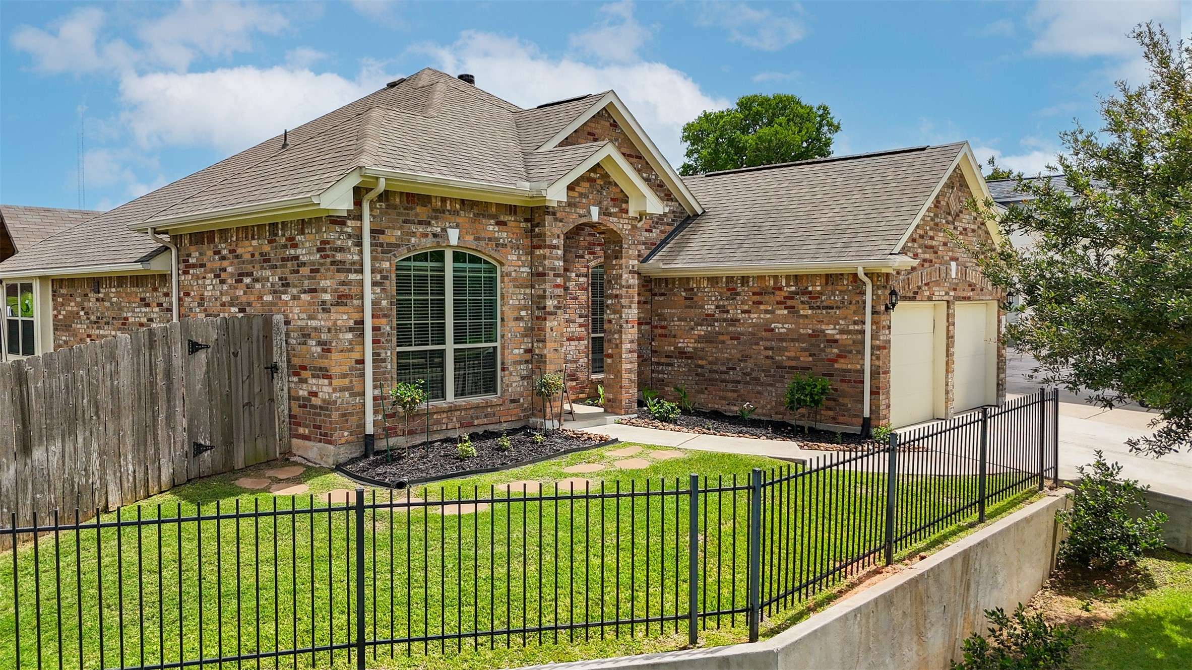923 Lake View DR, Montgomery, TX 77356