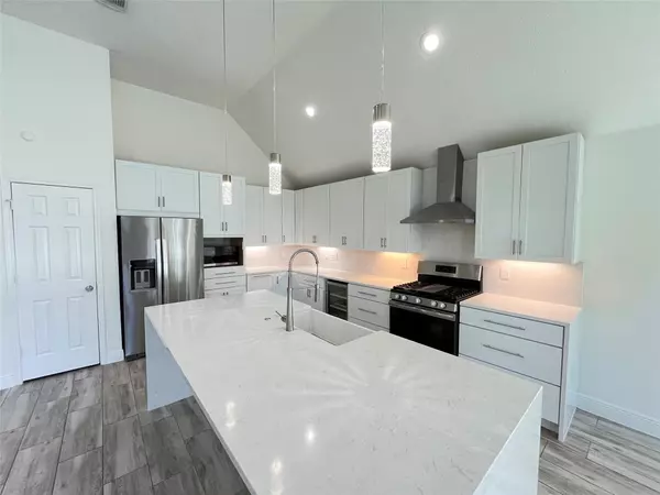 106 N Rambling Ridge PL, Conroe, TX 77385