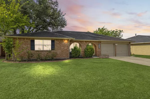 9735 Kemp Forest DR, Houston, TX 77080