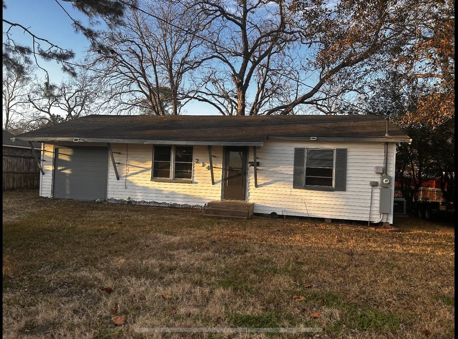 214 Gulf DR, West Columbia, TX 77486