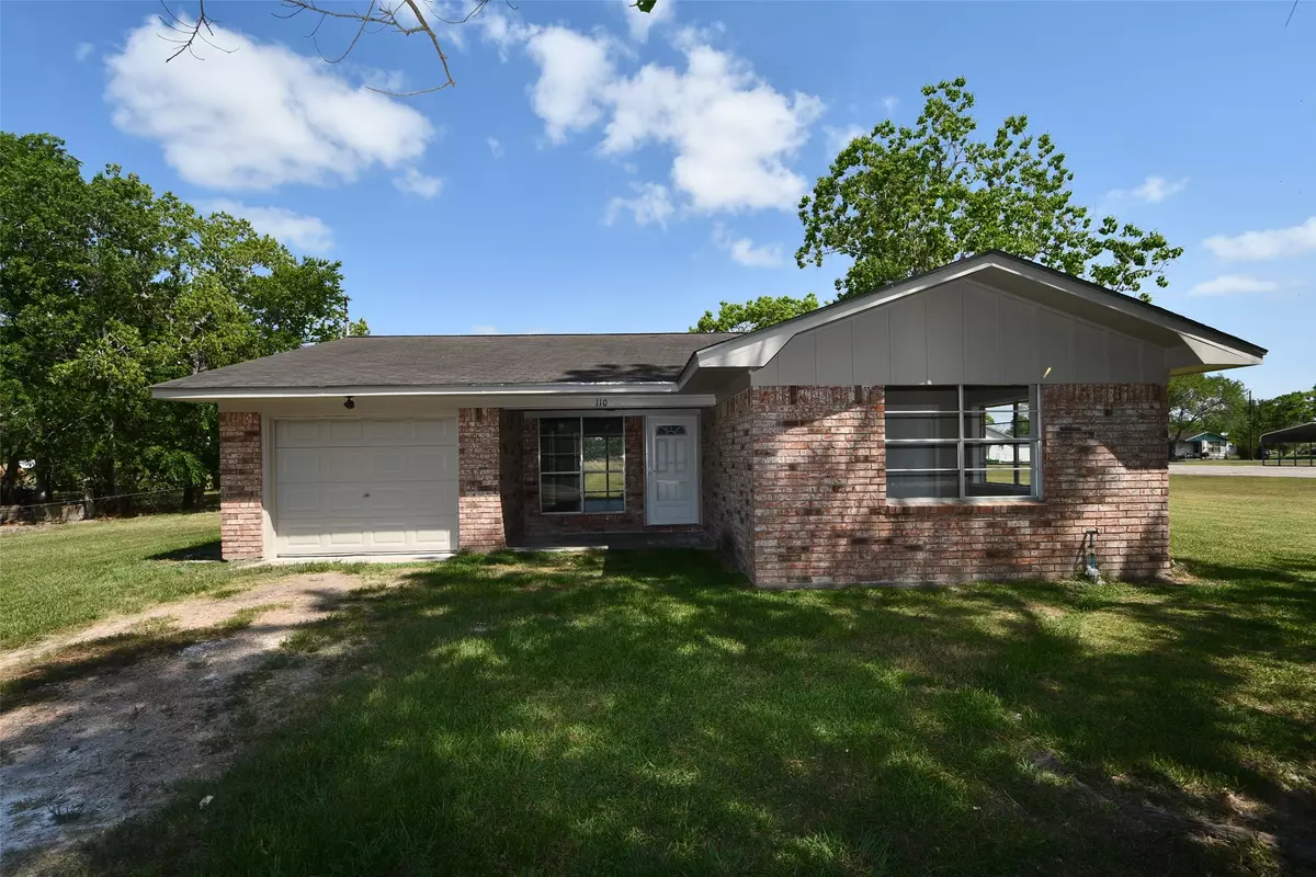 Louise, TX 77455,110 Cedar ST