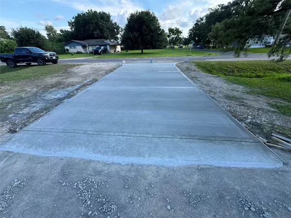 Anahuac, TX 77514,711 Main ST