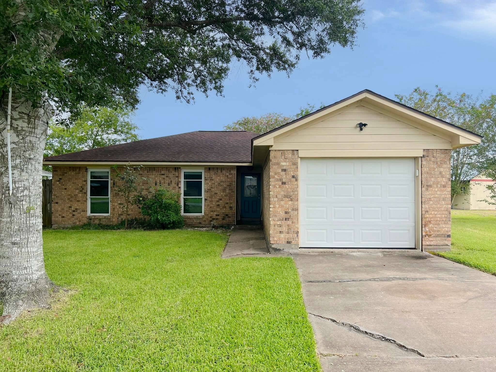 5219 3rd ST, Danbury, TX 77534
