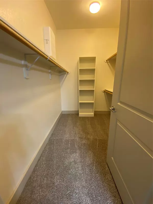 1800 St Joseph Pkwy #427, Houston, TX 77003