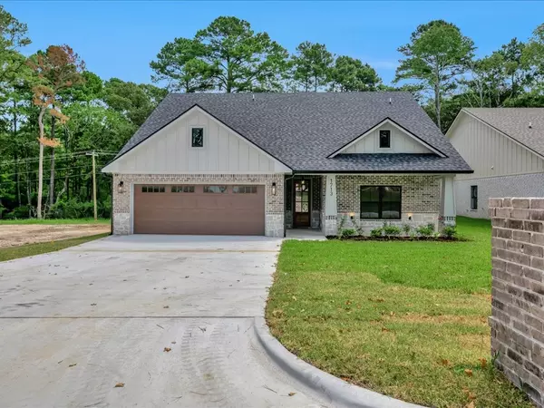 1713 Champions DR, Lufkin, TX 75901
