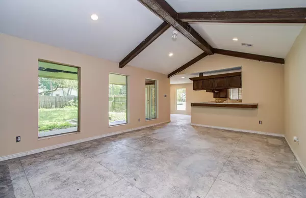 1002 Warwick ST, Eagle Lake, TX 77434