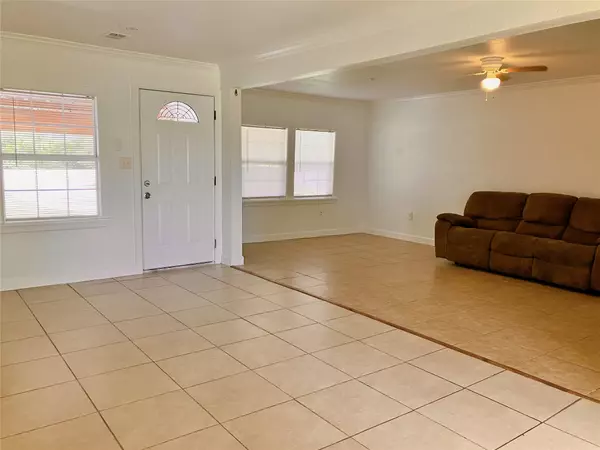 Hitchcock, TX 77563,5711 Fm-2004