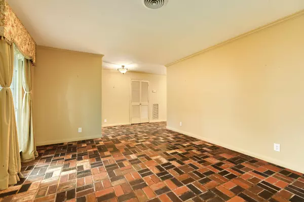 Galveston, TX 77551,22 Maple LN