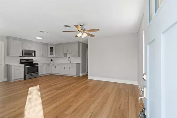 Rosenberg, TX 77471,915 Avenue E