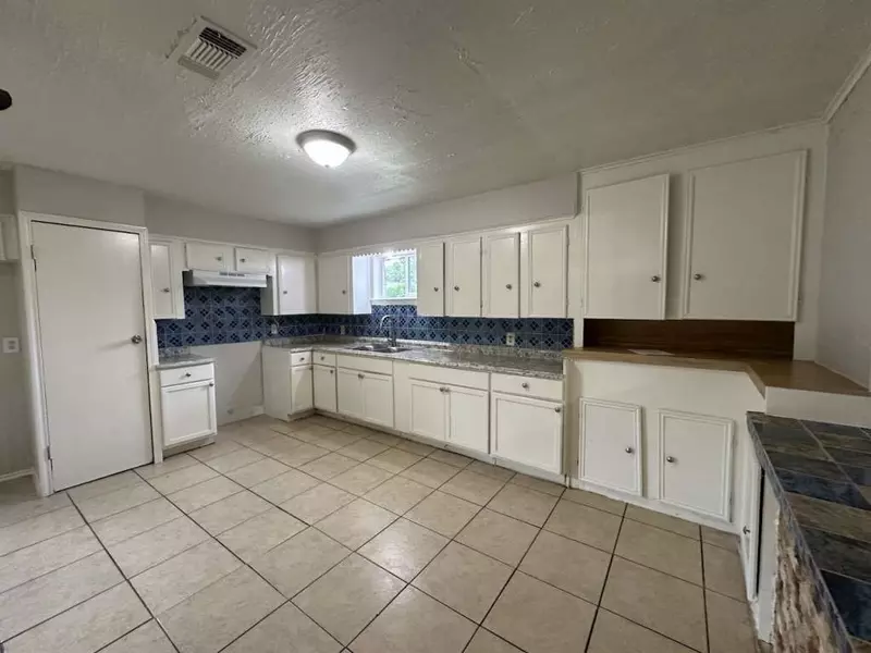 7717 Bigwood ST, Houston, TX 77016