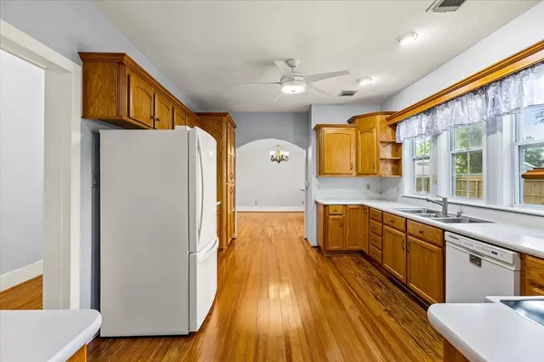 Hitchcock, TX 77563,7911 Barry AVE